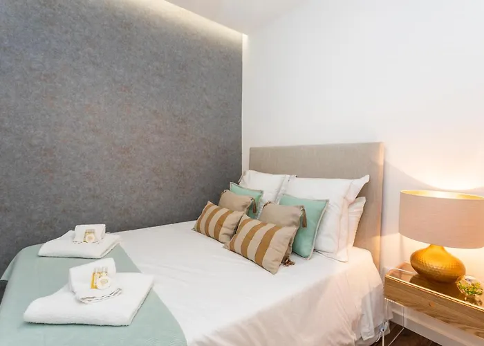 Lively 2 Bedroom Apartment In Iconic Alfama!